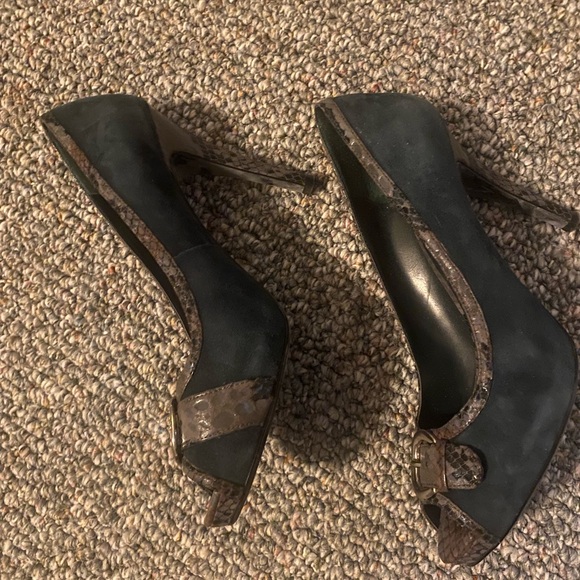 Size 9 Nine West navy blue and gray heels - Picture 10 of 12